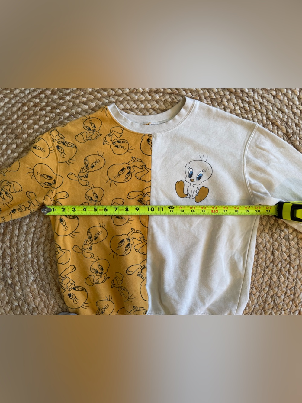 Looney Tunes Tweety Bird Colorblock Crewneck Sweatshirt Women’s Small - Picture 5 of 6